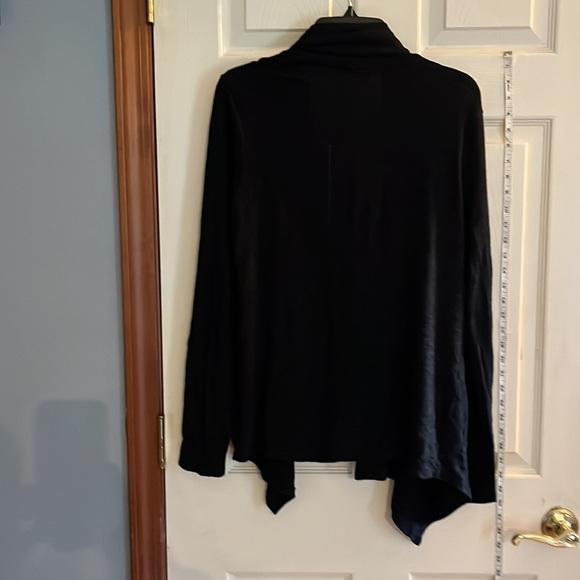 Xai-size large-black open lightweight long sleeve cardigan with button detail - Picture 2 of 8